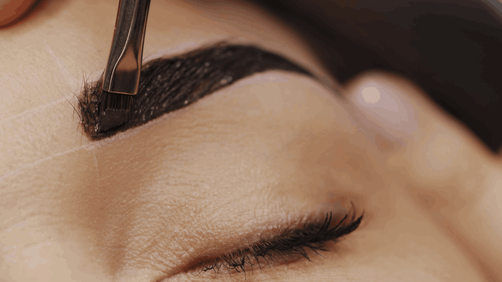 esthetician for eyebrows Metamorfose Marrakech